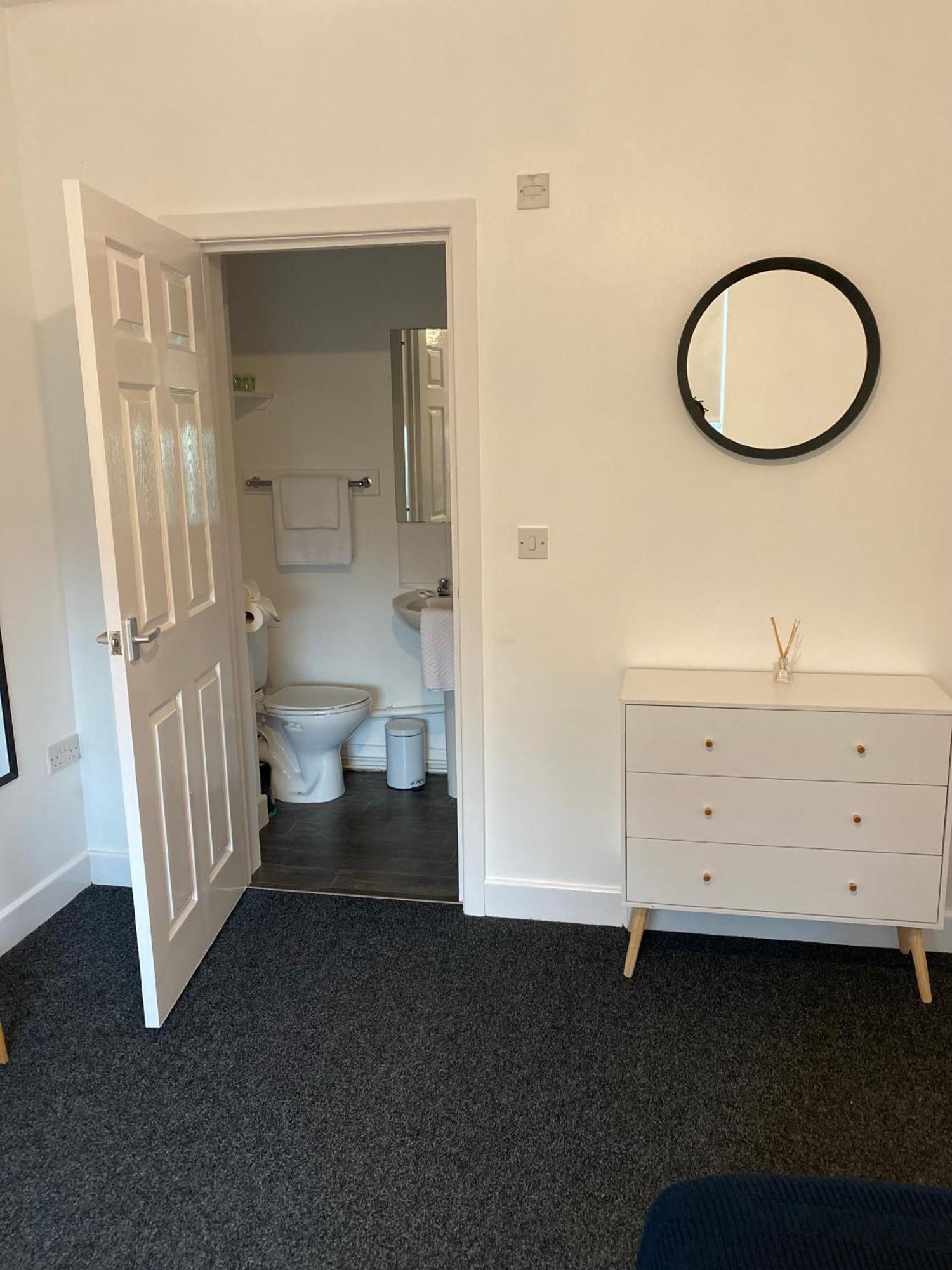8 Bed 9 Bath Ensuite House With Hot Tub And Free Parking Sheffield