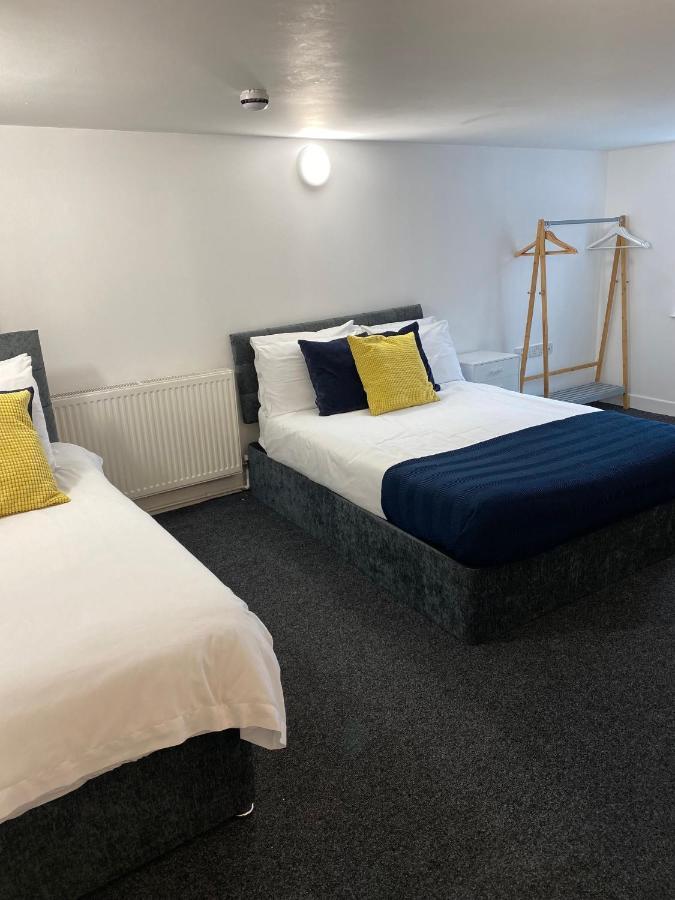Holiday home 8 Bed 9 Bath Ensuite House With Hot Tub And Free Parking