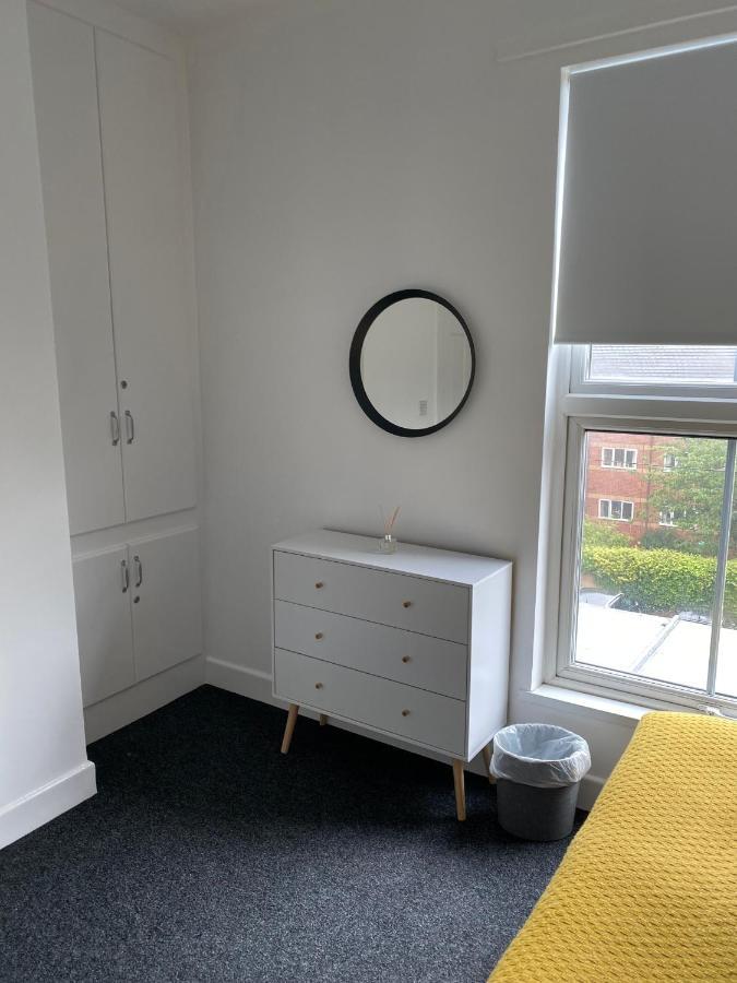 Holiday home 8 Bed 9 Bath Ensuite House With Hot Tub And Free Parking Sheffield