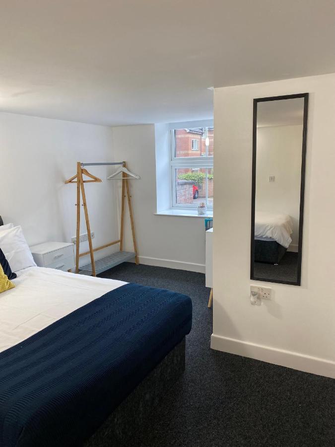 8 Bed 9 Bath Ensuite House With Hot Tub And Free Parking Sheffield