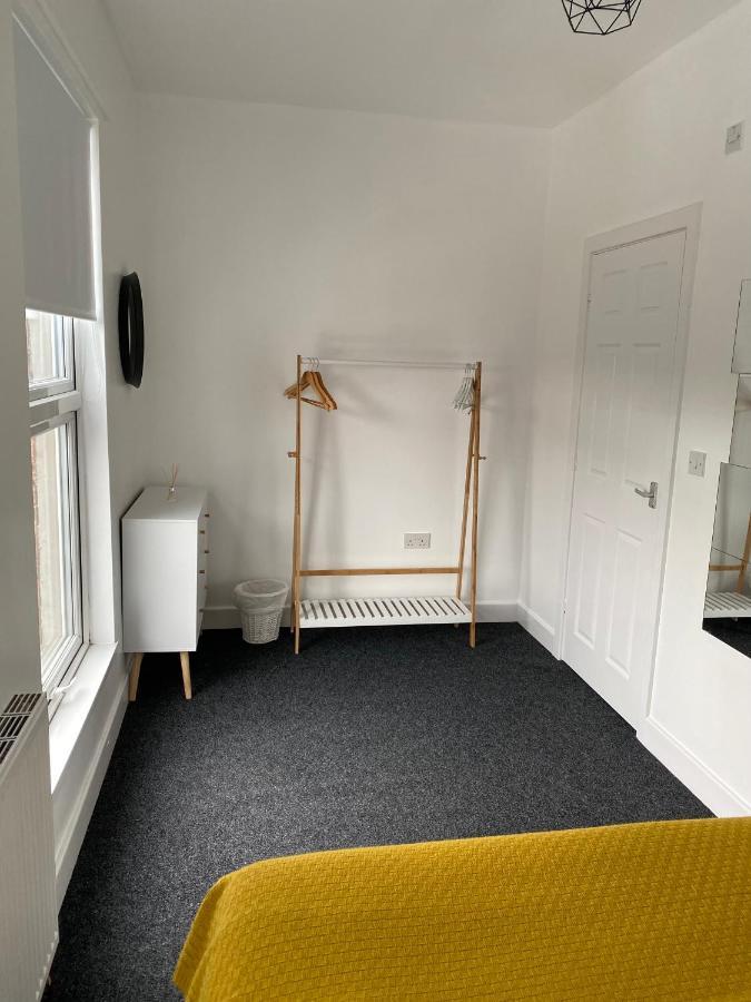 8 Bed 9 Bath Ensuite House With Hot Tub And Free Parking *