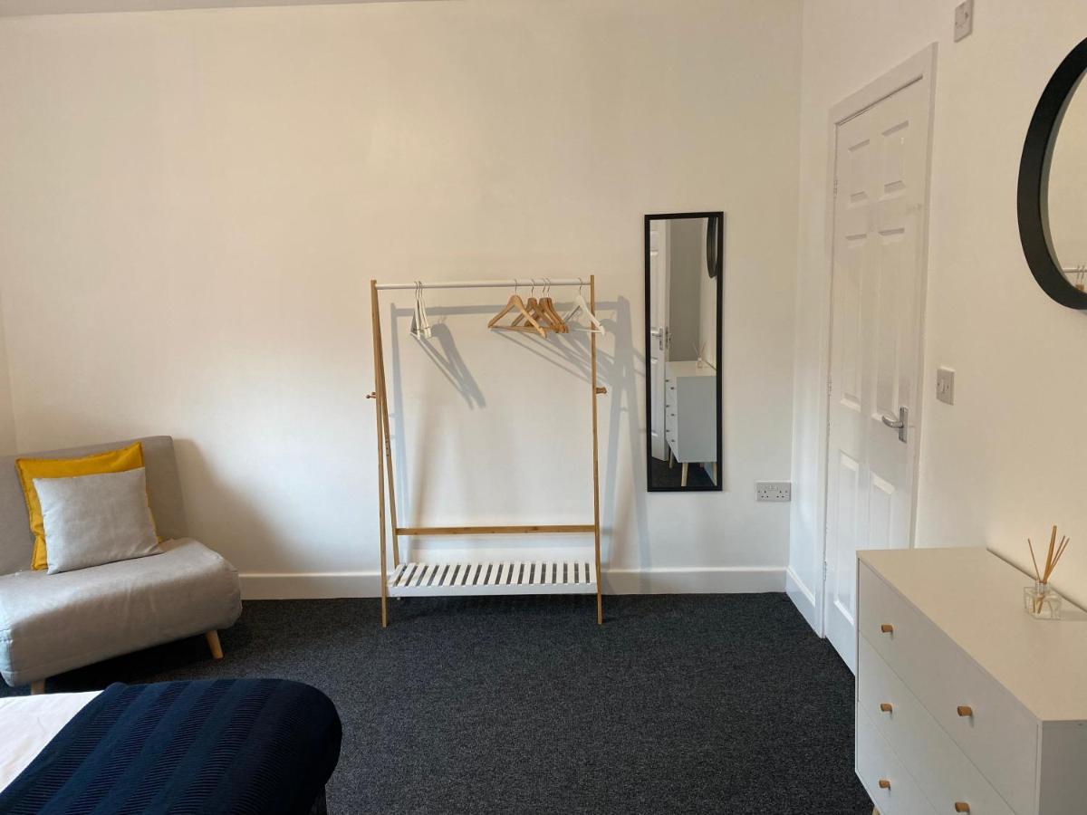 Holiday home 8 Bed 9 Bath Ensuite House With Hot Tub And Free Parking Sheffield
