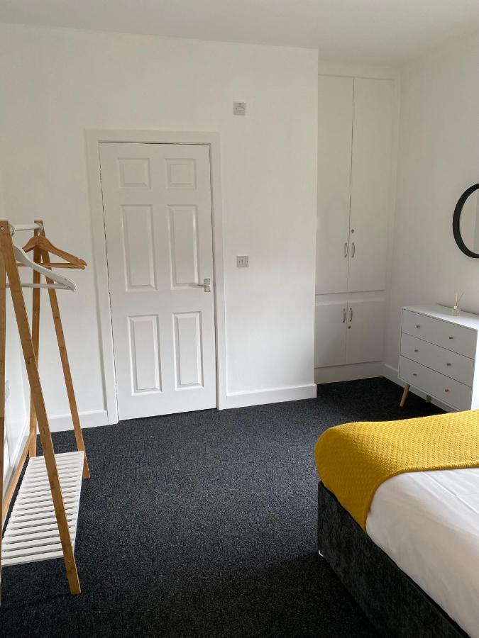 Holiday home 8 Bed 9 Bath Ensuite House With Hot Tub And Free Parking Sheffield