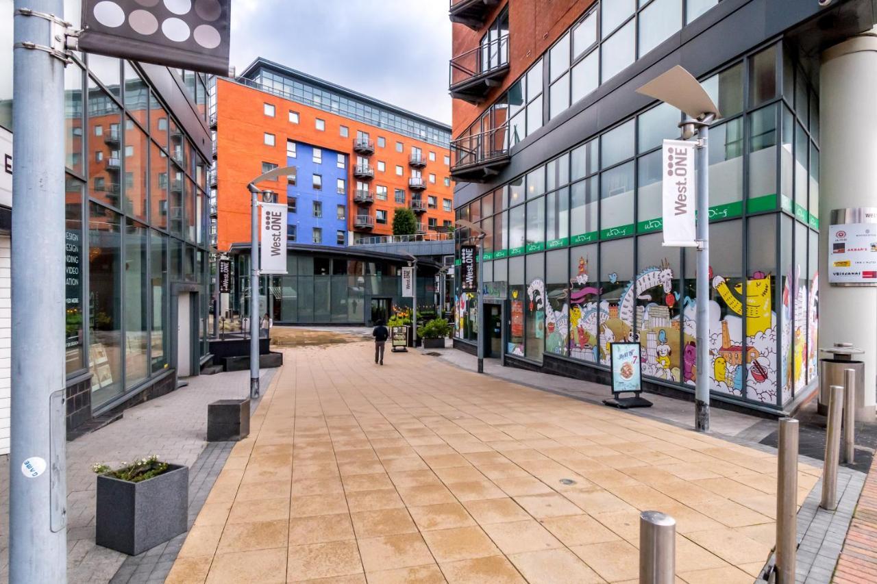 Apartment Spacious 2 Bed, 2 Bath, Free Parking & Wifi