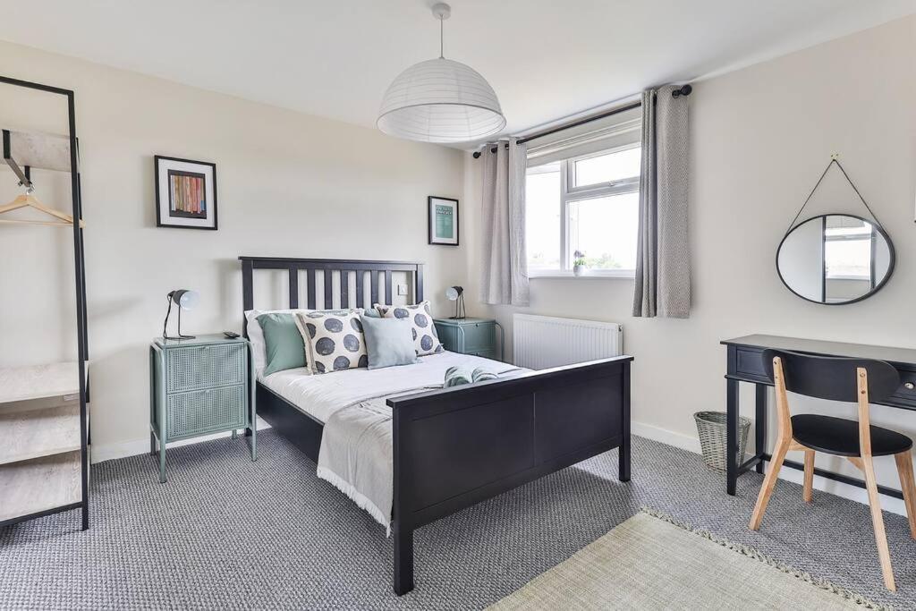 Elegant Retreat Nook At Peak District Gateway
