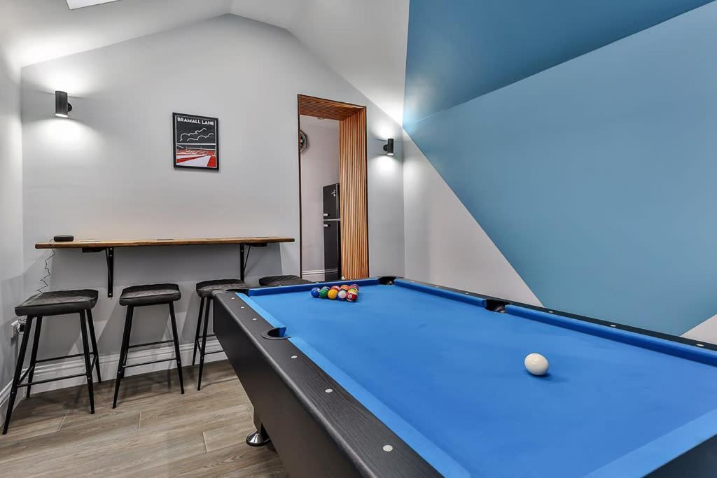 Luxury Spacious Pad With Games * Sheffield