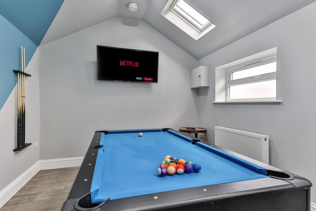 Luxury Spacious Pad With Games *