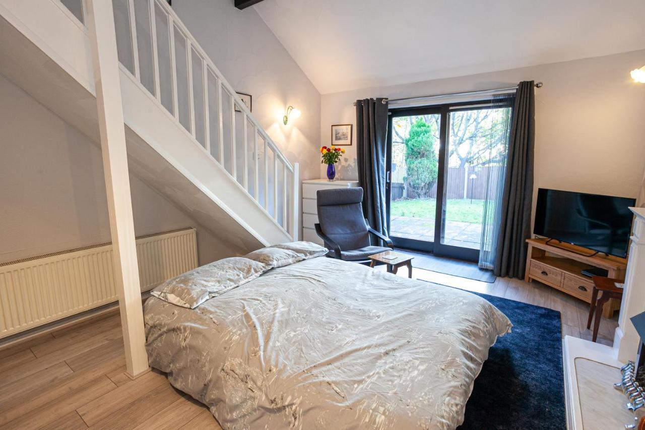 Spacious House In - Great Location! *