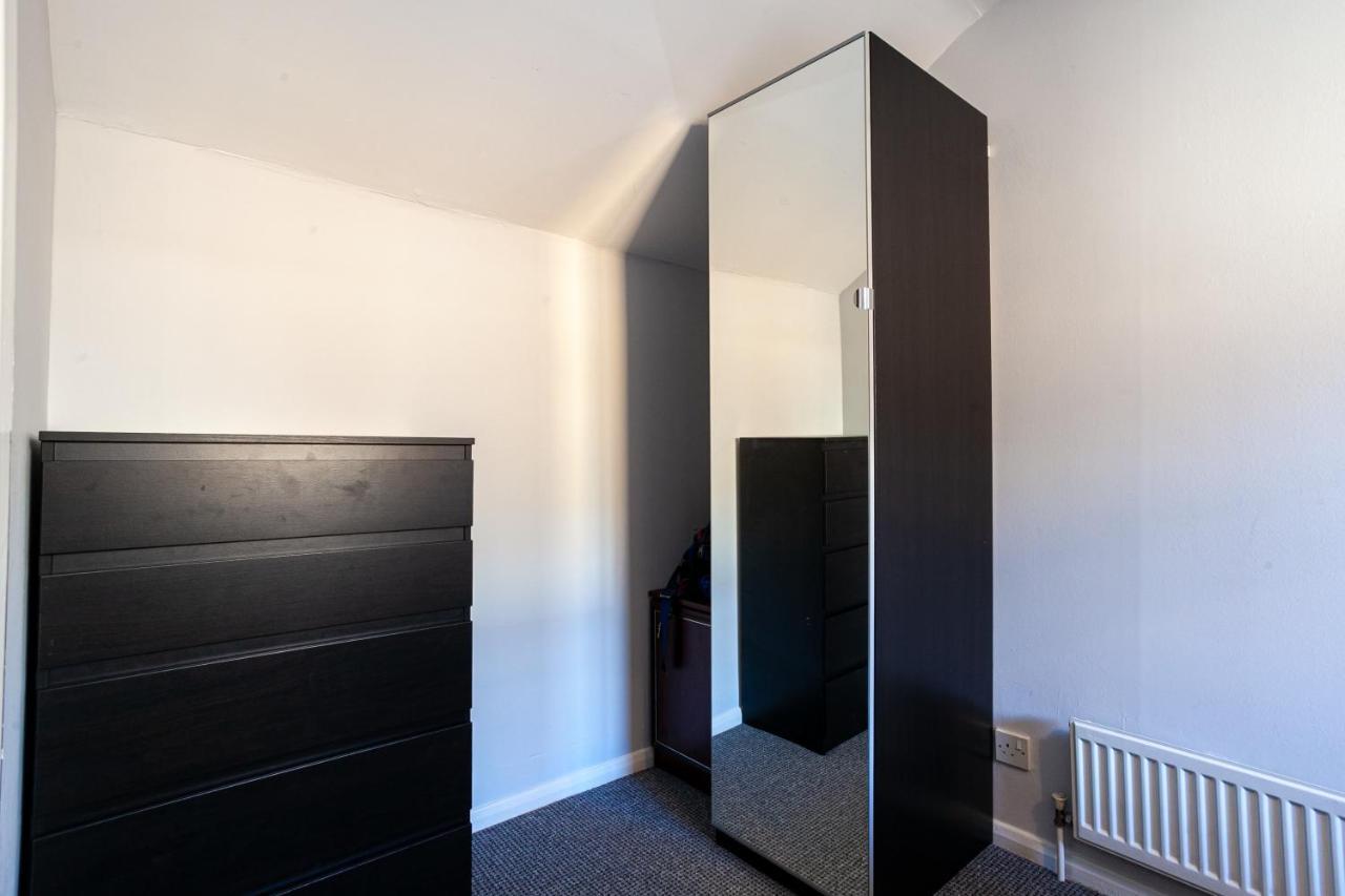 Spacious House In - Great Location! * Sheffield