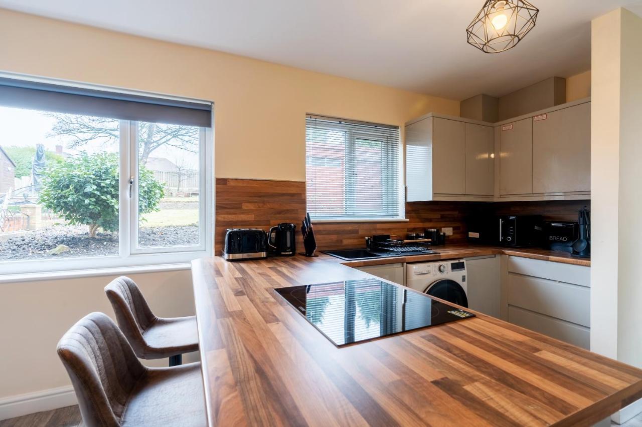 Guests Rated Exceptional 3 Bed House, Homely Comforts , Close To Amenities And Centre