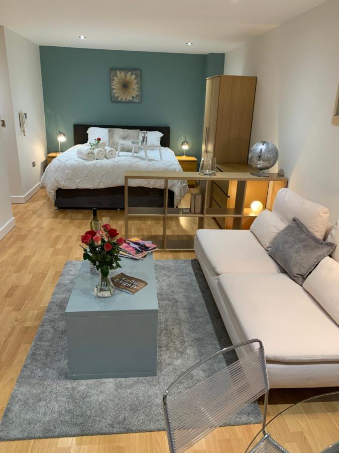 Modern, Centre, With Free Wifi, Gym Access, Netflix - West One Apartment