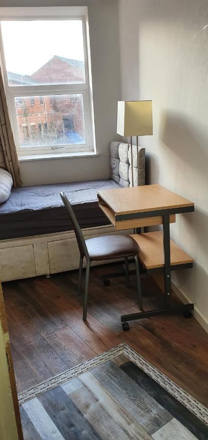 En Single Bedroom, Close To City Centre Apartment *