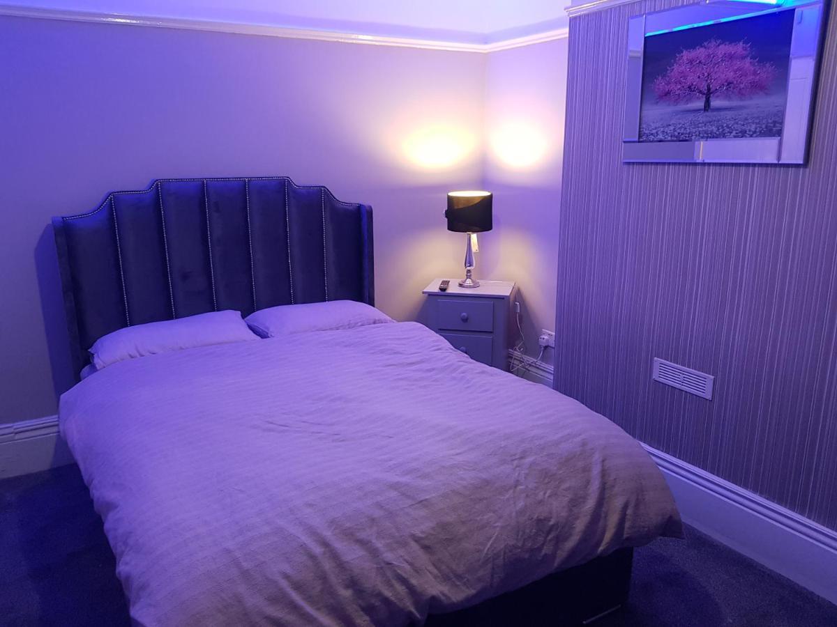Highfields Living - Ensuite- Free Wifi- Free Local Parking *