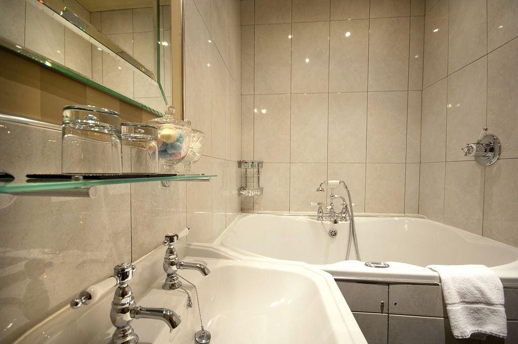 Whitley Hall 4*