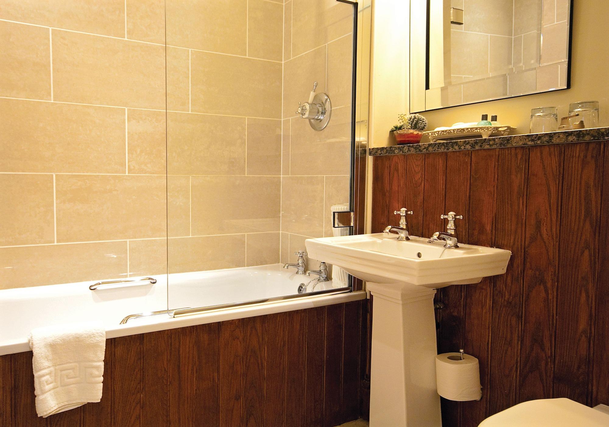 Whitley Hall 4*
