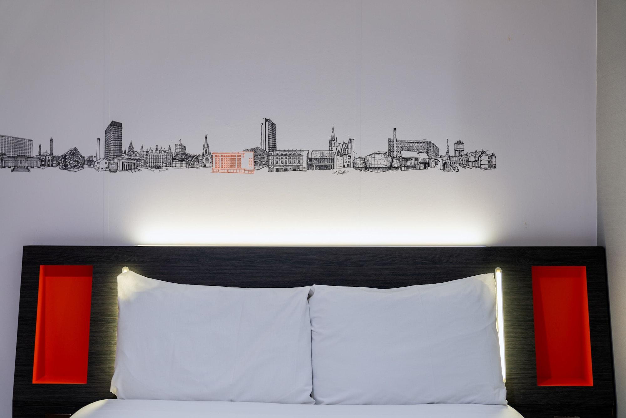 Easyhotel 3*