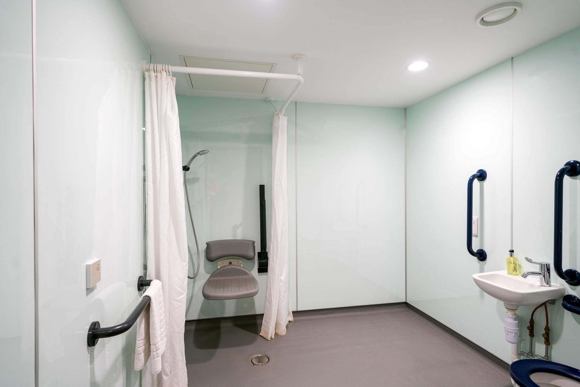 Easyhotel 3*