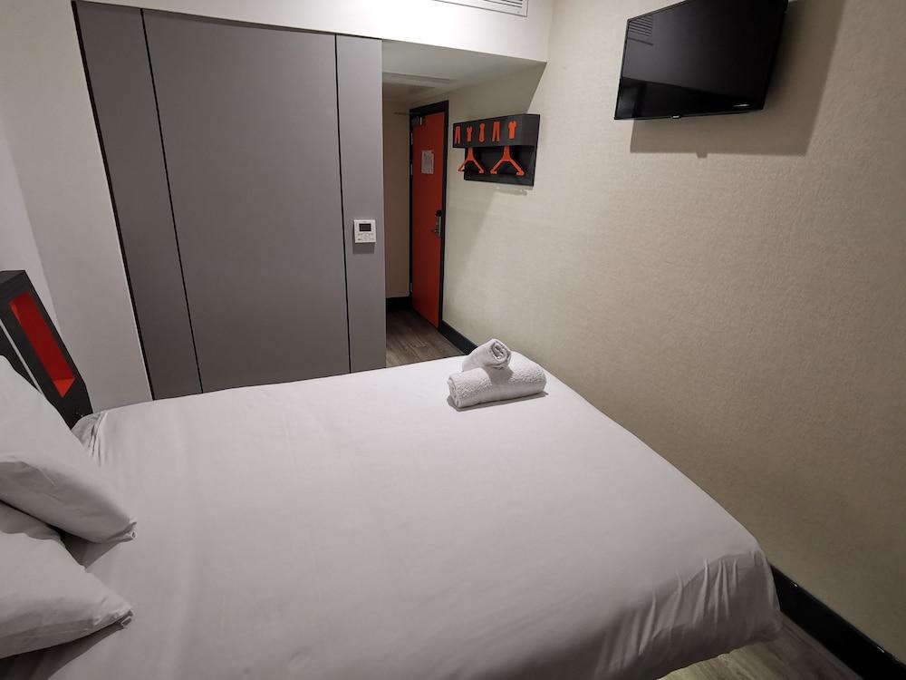 Easyhotel Hotel