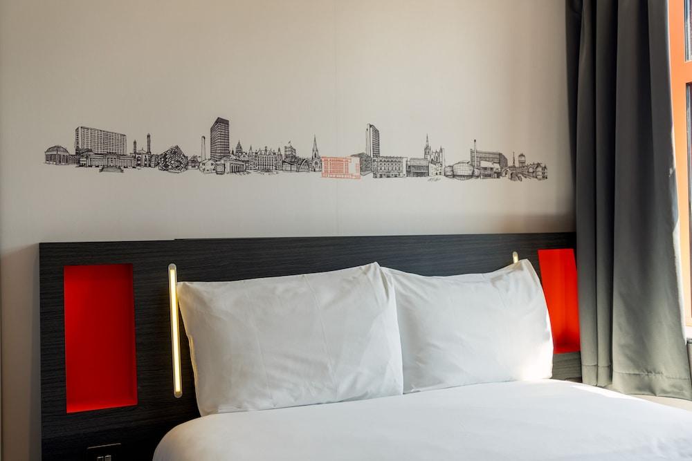 Easyhotel 3*