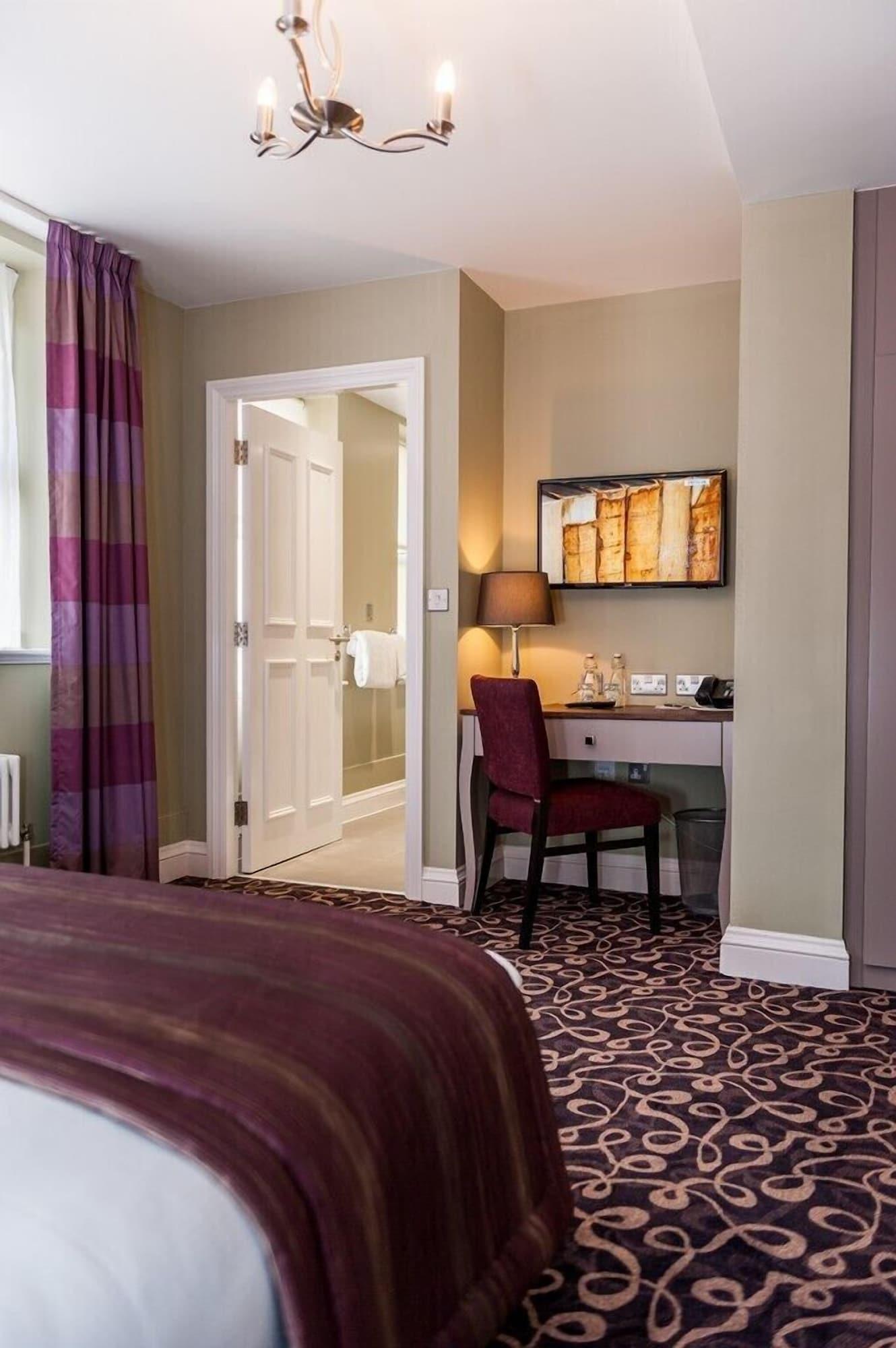Halifax Hall Hotel 4*