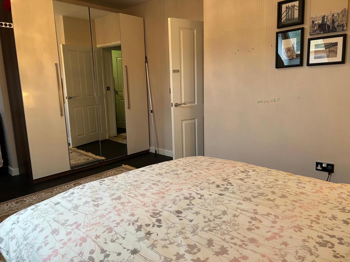 Hospedagem domiciliar Centre , Free Wifi & Parking - Private - Shared House Sheffield