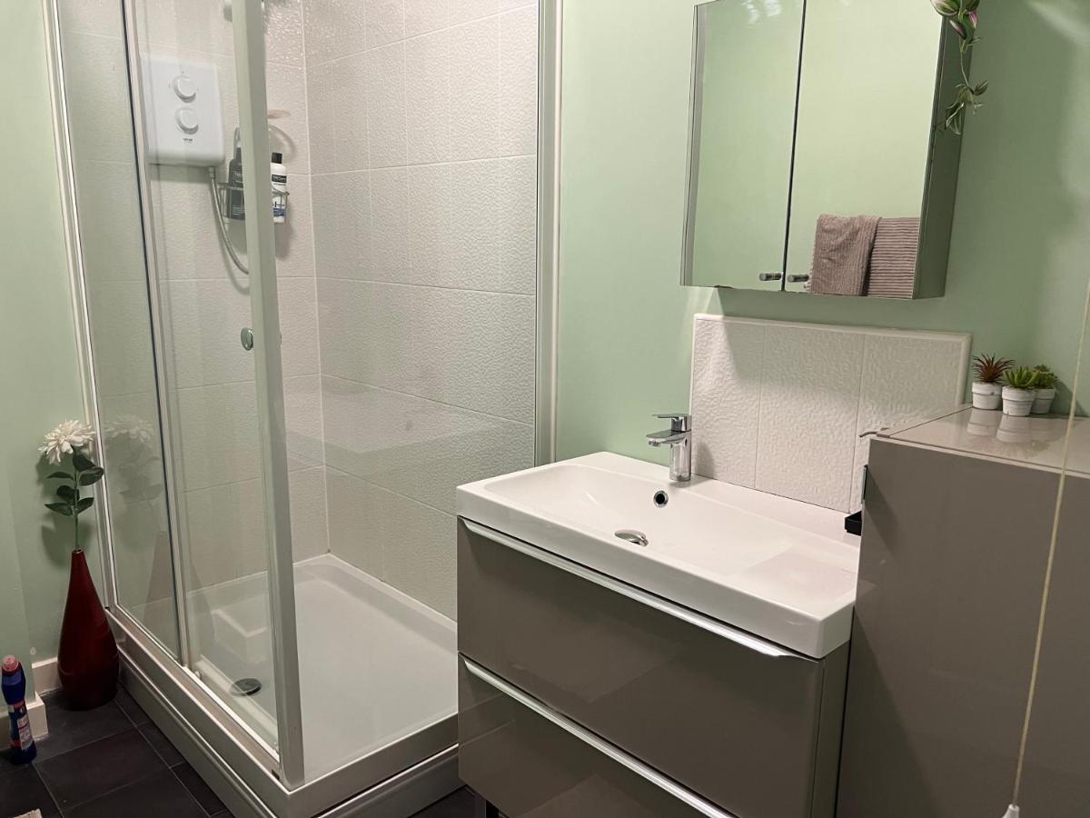 Centre , Free Wifi & Parking - Private - Shared House Hospedagem domiciliar