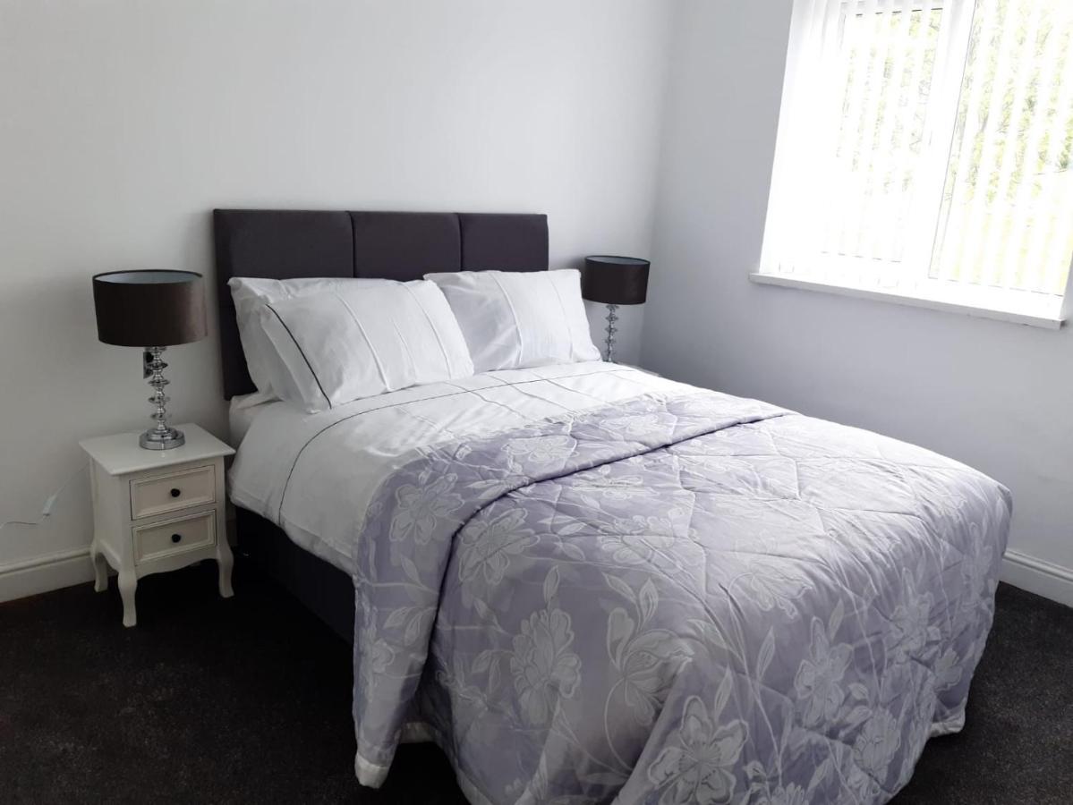 Cheerful Close To The And Peak District * Sheffield