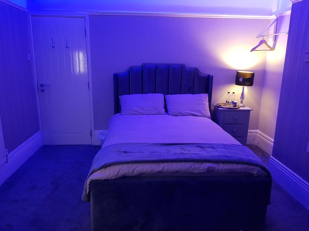 Guest house Highfields Living - Ensuite- Free Wifi- Free Local Parking