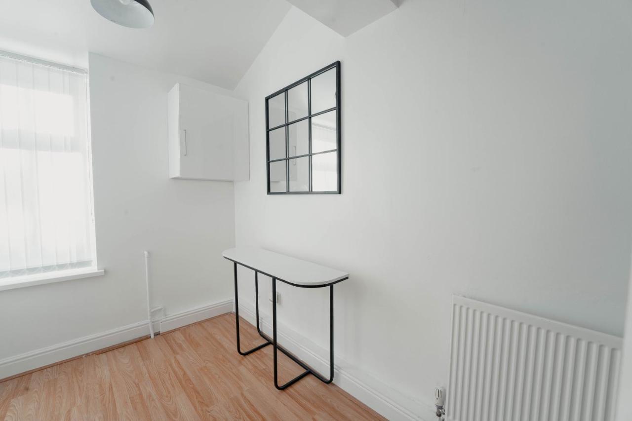 Holiday home Cheerful Close To The And Peak District