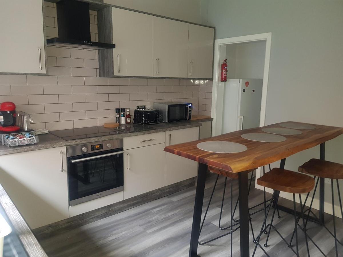Highfields Living - Ensuite- Free Wifi- Free Local Parking