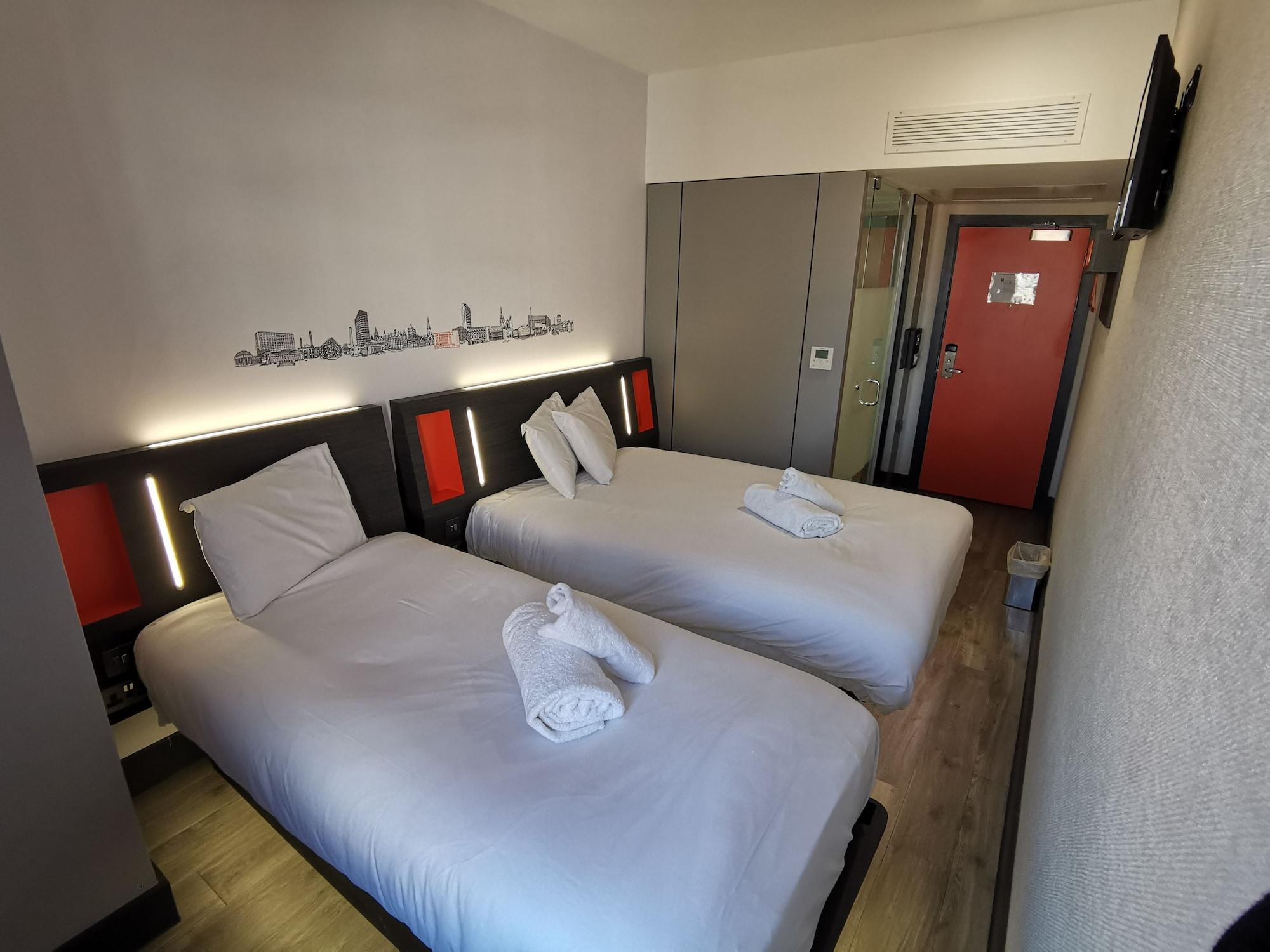 Hotel Easyhotel 3*