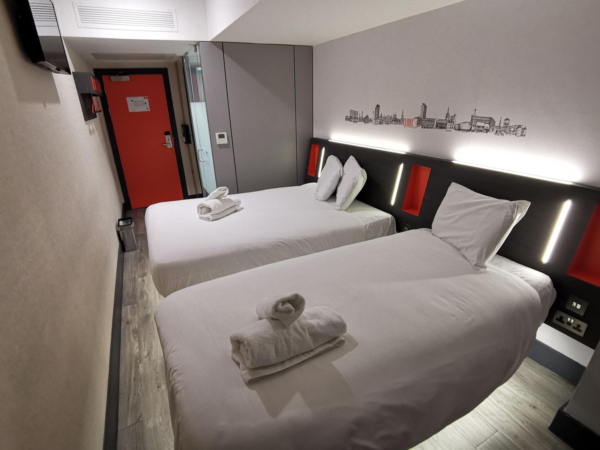 Hotel Easyhotel 3*