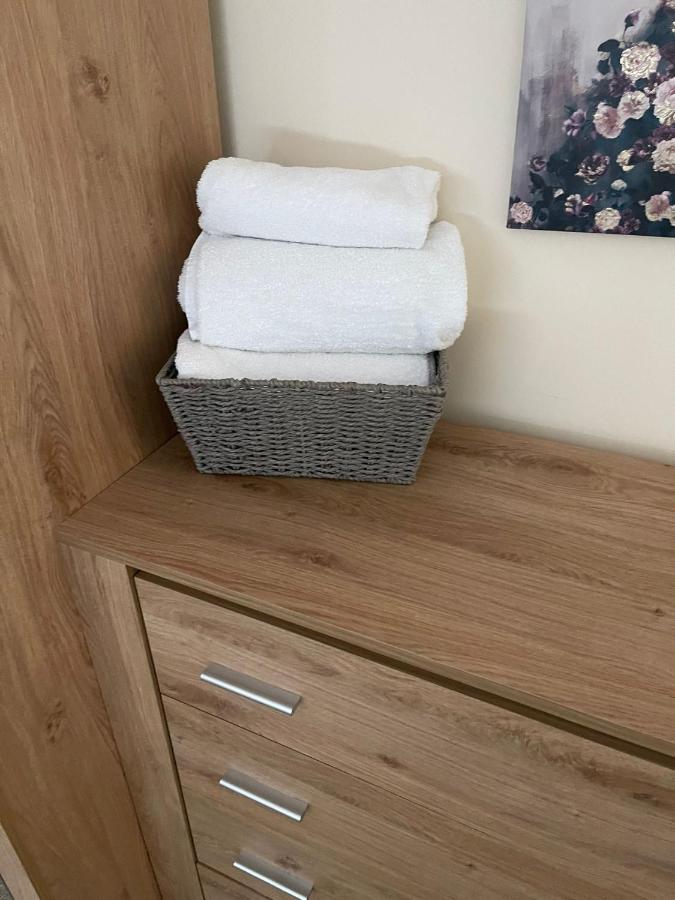 Apartment Guests Rated Exceptional 3 Bed House, Homely Comforts , Close To Amenities And Centre Sheffield