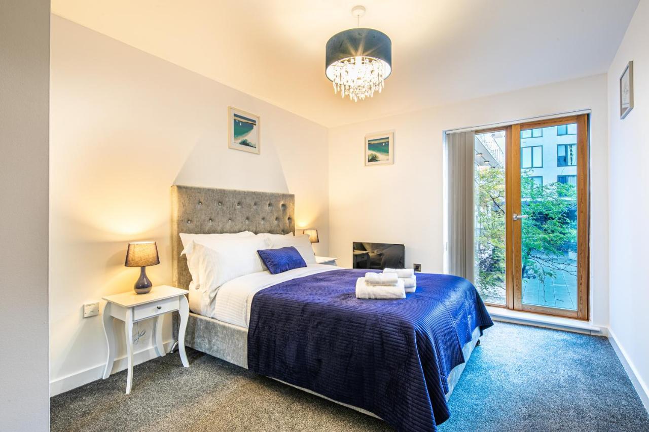 Free Parking, Iquarter Luxe 2 Bed - Available & Book Today Apartment