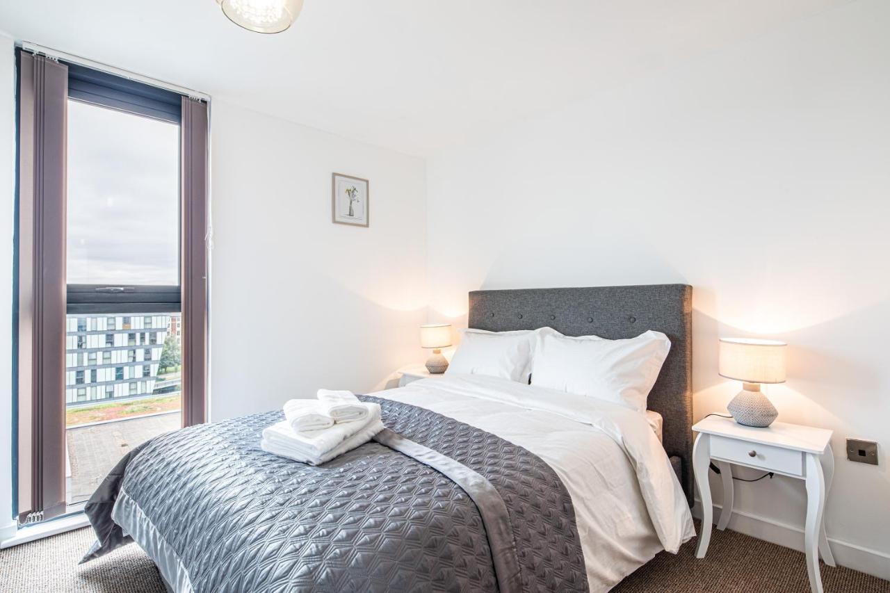 Free Parking, Iquarter Luxe 2 Bed - Available & Book Today