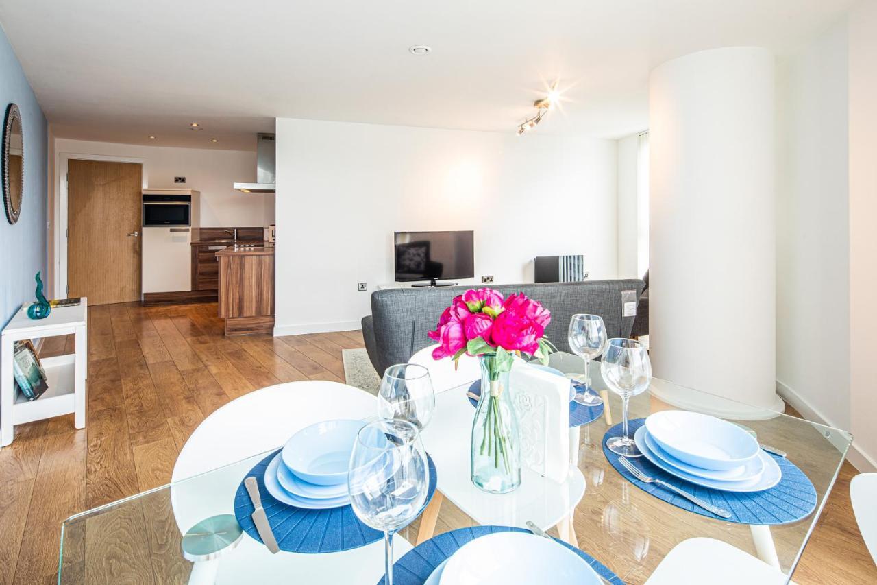 Free Parking, Iquarter Luxe 2 Bed - Available & Book Today Apartment