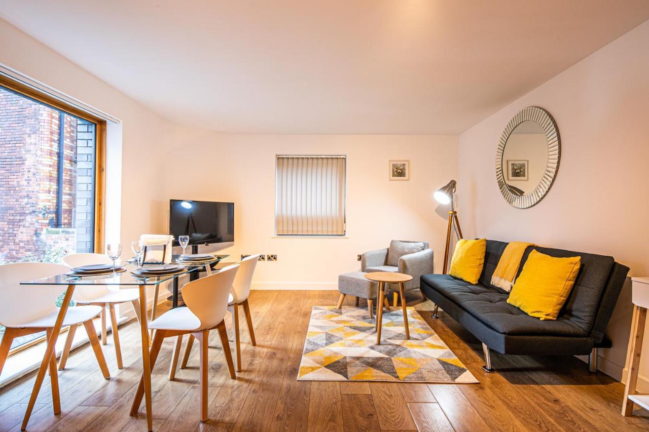 Apartment Free Parking, Iquarter Luxe 2 Bed - Available & Book Today *