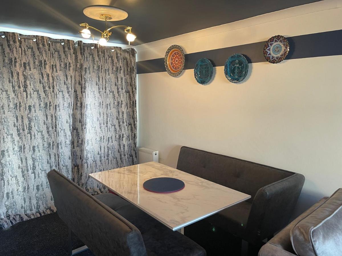 Stylish And Large 3 Bed House, Private Parking On Premise, Conservatory, Large Garden Close To Kfc And Mcdonalds * Sheffield