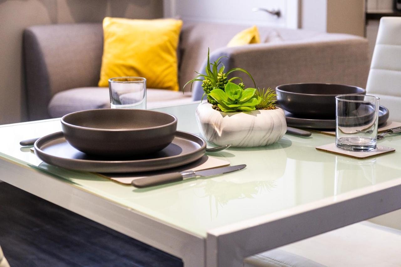 Apartment Smiling- The Fitzgerald Sheffield