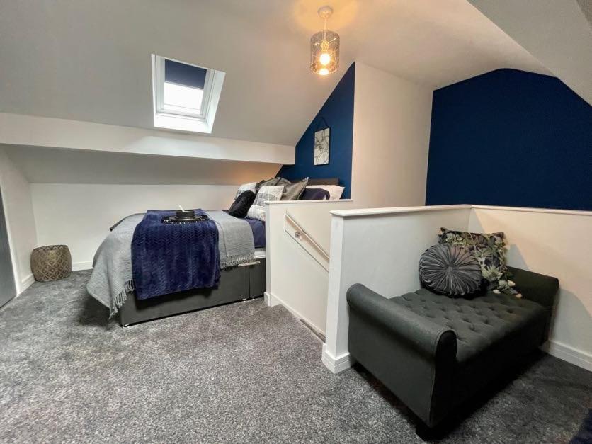 Boutique 5 Bed On Birdwell Road - Free Parking