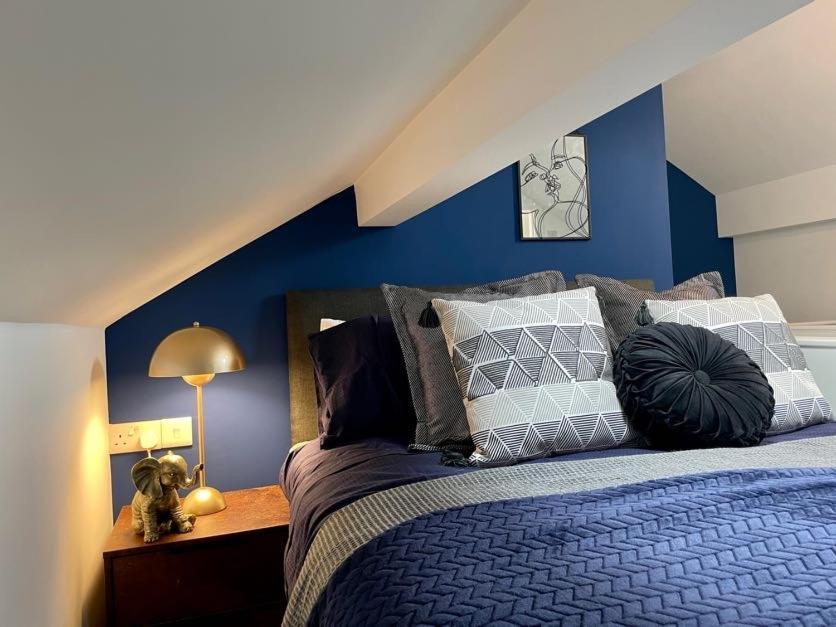 Guest house Boutique 5 Bed On Birdwell Road - Free Parking *