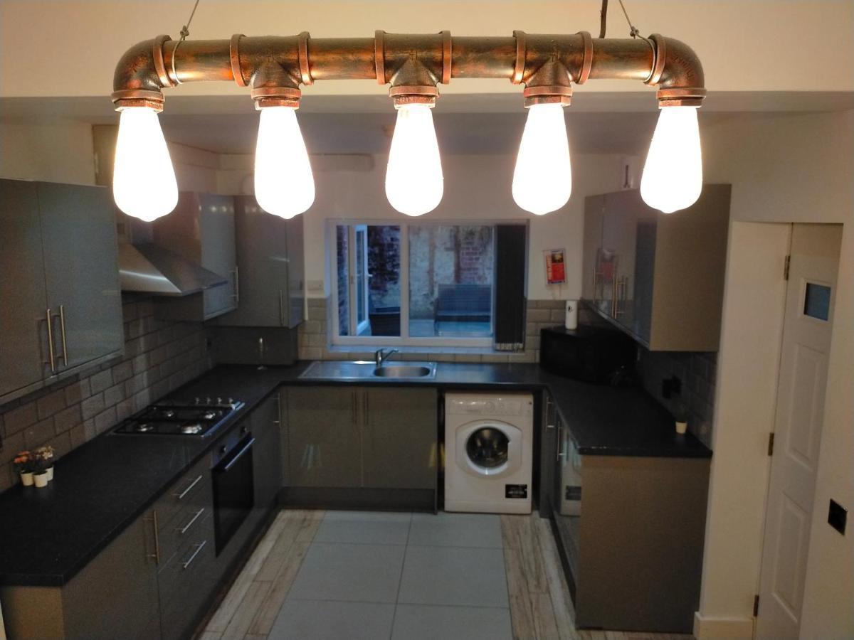 Holiday home 4 Bed Entire House - Heart Of The - Near Sufc *