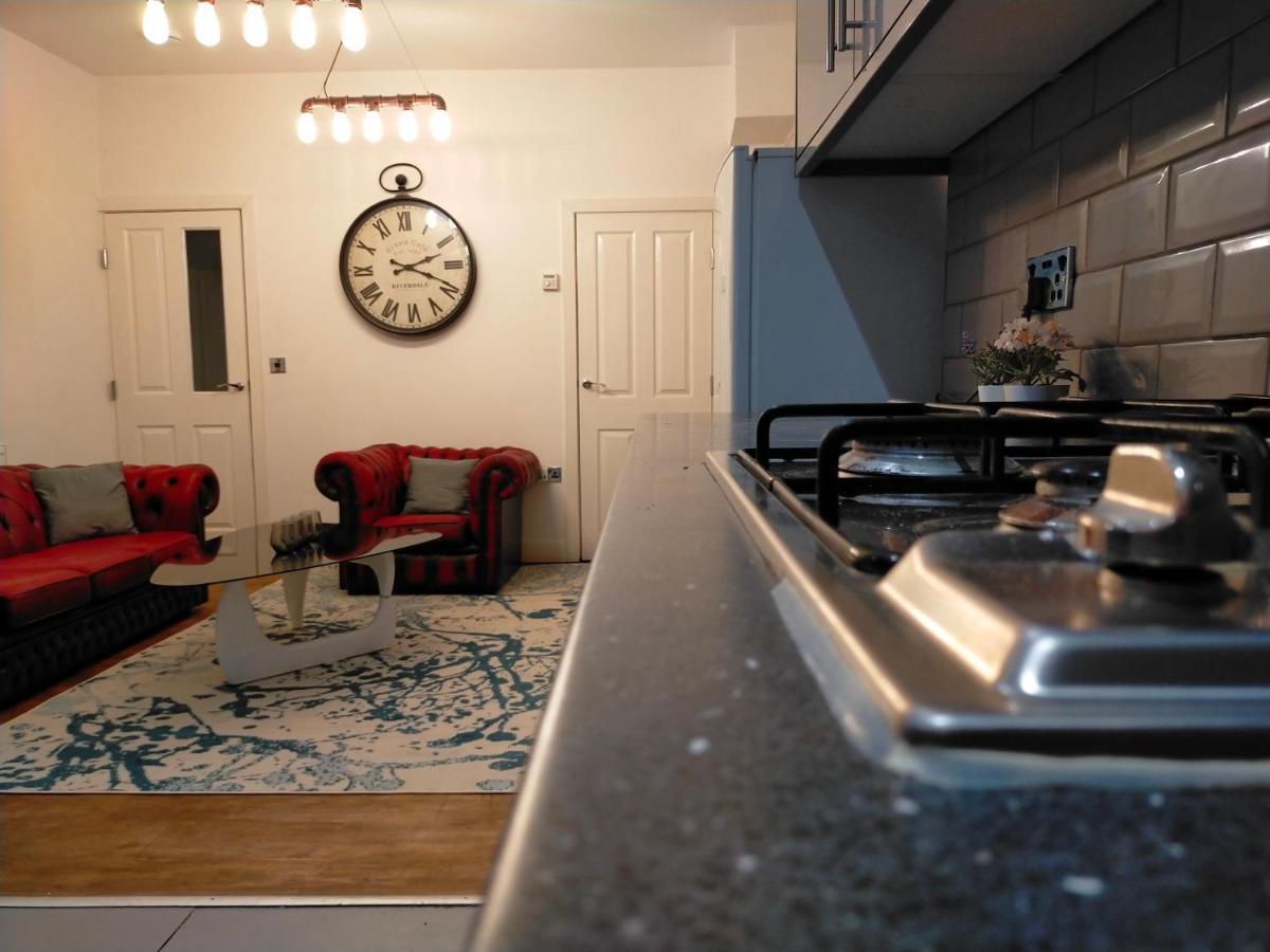 4 Bed Entire House - Heart Of The - Near Sufc Sheffield