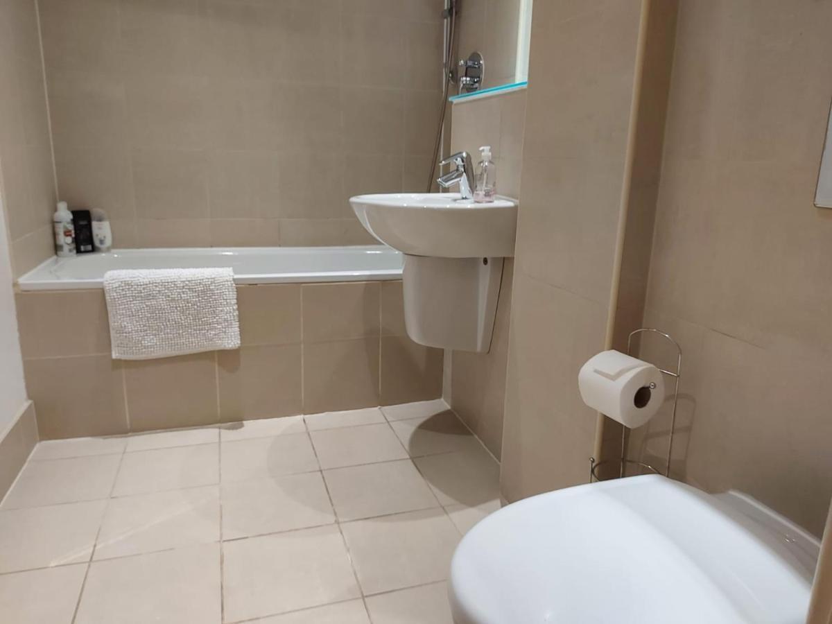 In Great Location With A Balcony & Parking Possible - West One *