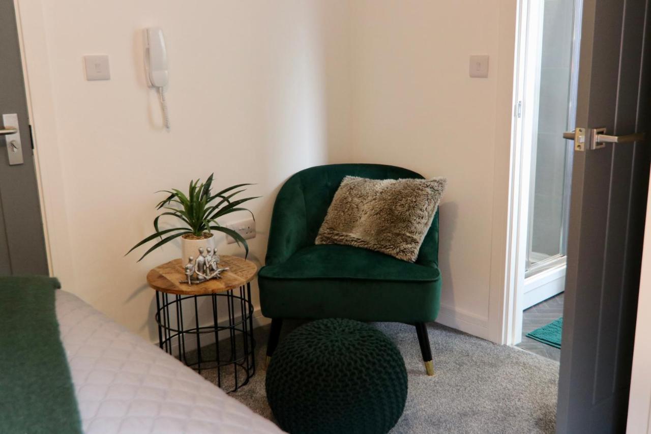 Boutique 5 Bed On Birdwell Road - Free Parking Guest house *
