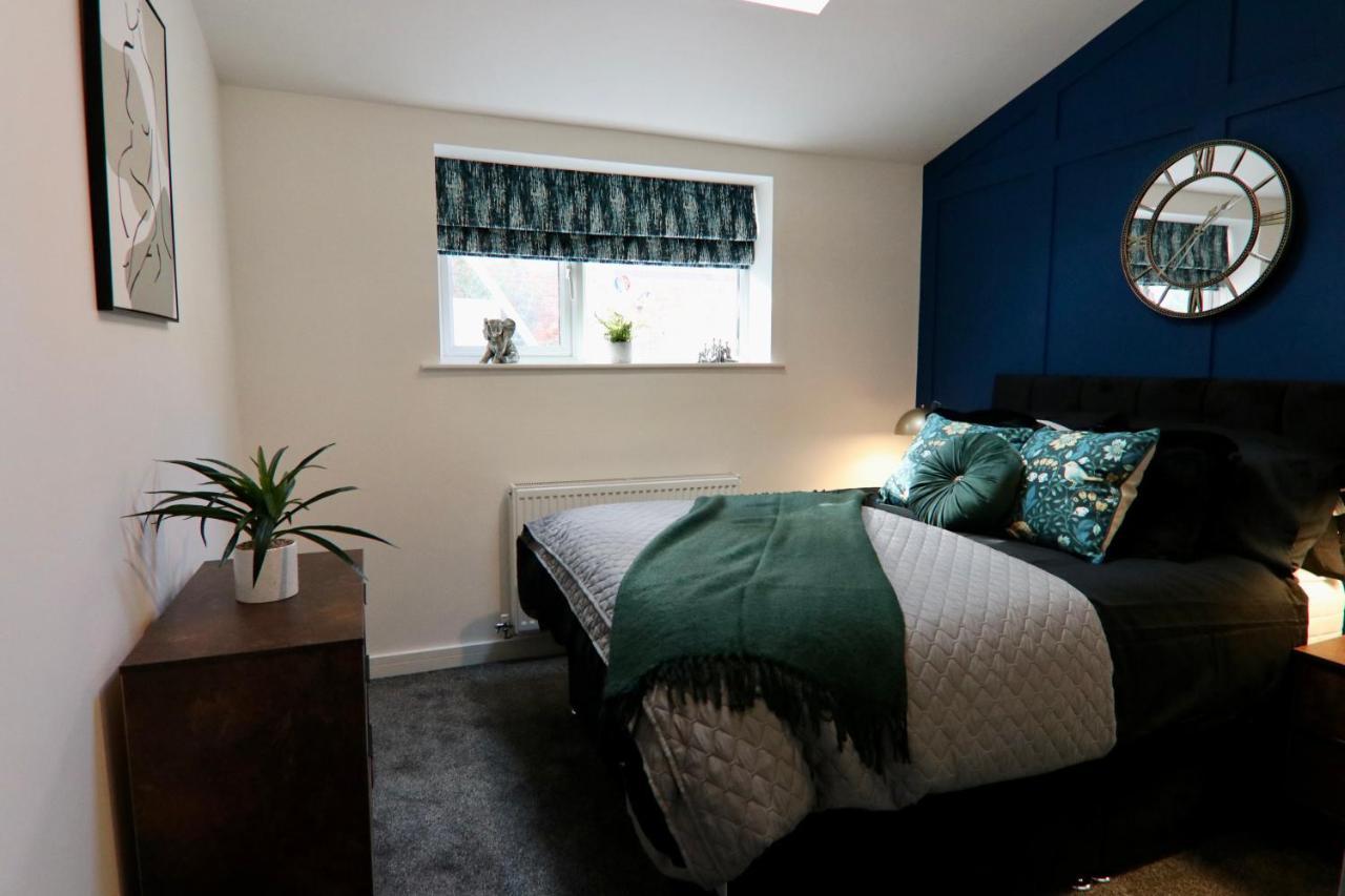 Boutique 5 Bed On Birdwell Road - Free Parking