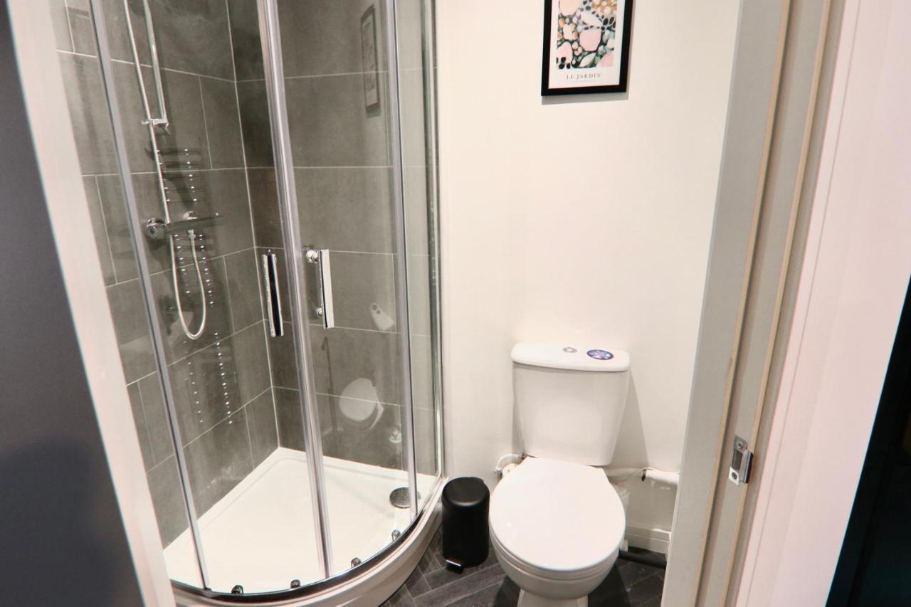 Boutique 5 Bed On Birdwell Road - Free Parking * Sheffield