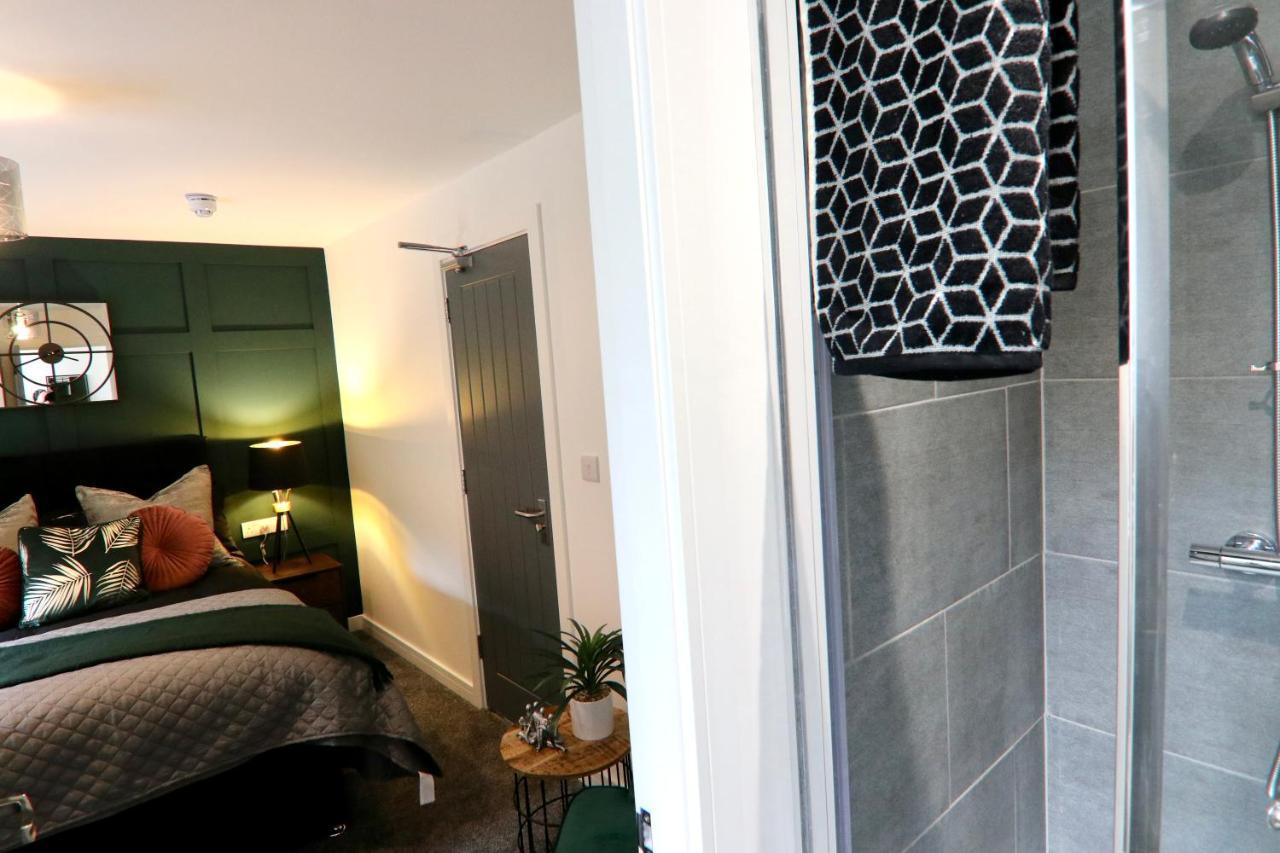 Boutique 5 Bed On Birdwell Road - Free Parking *