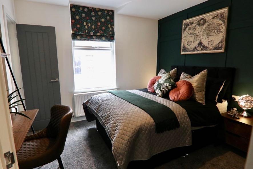 Boutique 5 Bed On Birdwell Road - Free Parking Guest house