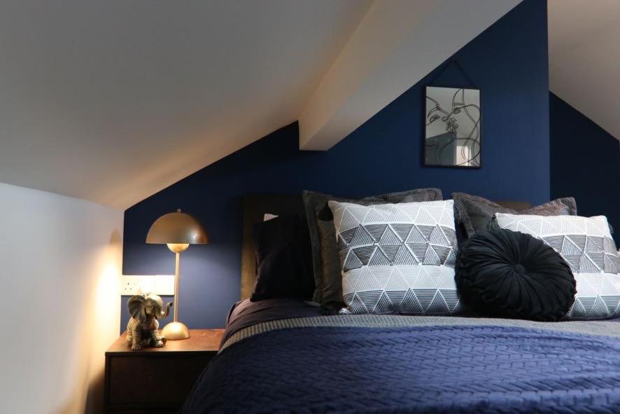 Guest house Boutique 5 Bed On Birdwell Road - Free Parking